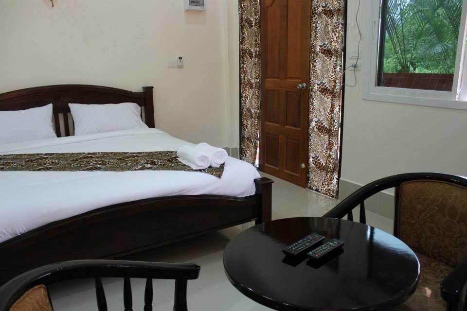 Hotel Baan Mek Lom Khao Lak Exterior foto